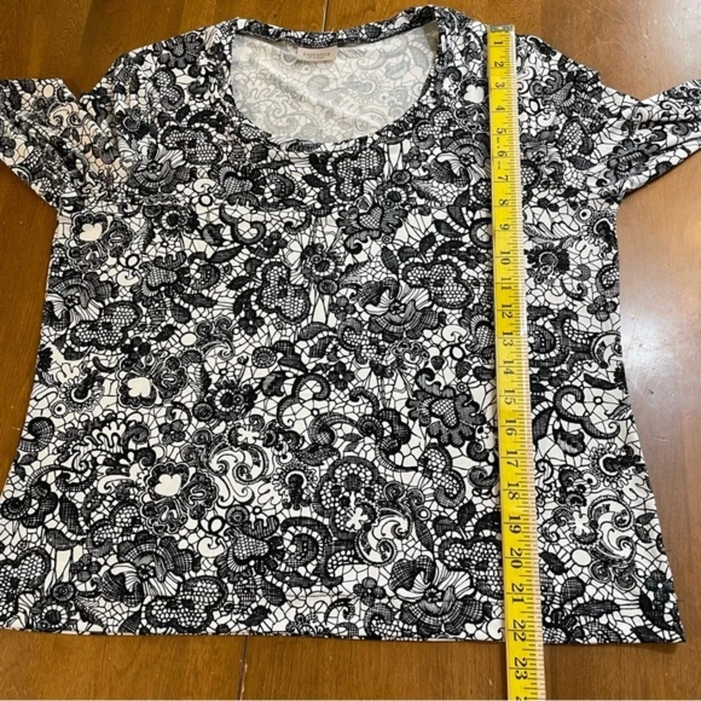 Chico’s Easywear Black‎ and White Floral Lace Print Long Sleeve Scoop Neck Top